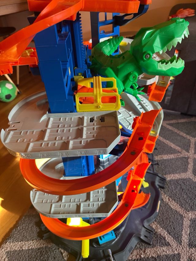 Hot wheels ultimate garage