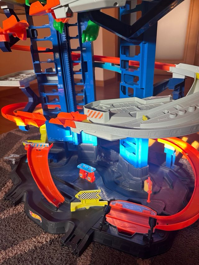 Hot wheels ultimate garage