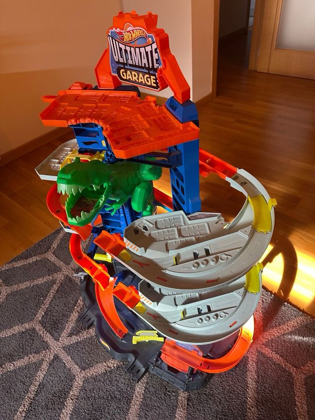 Hot wheels ultimate garage