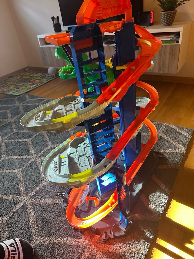 Hot wheels ultimate garage