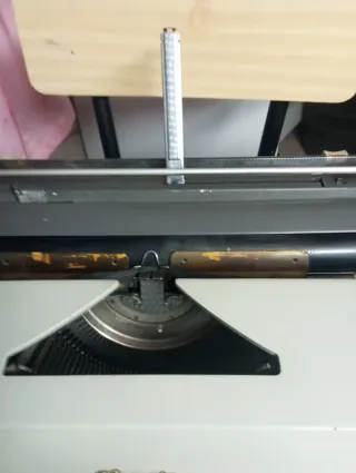 Máquina de escribir Olympia antigua