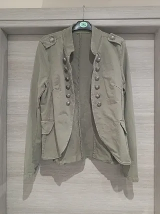 Giacca militare verde taglia L, ma calza una M