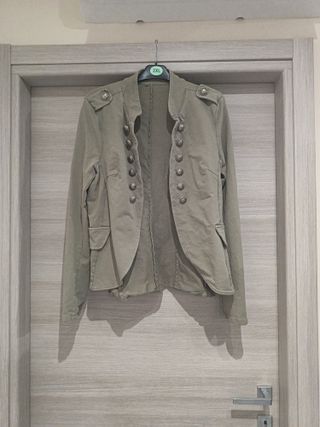 Giacca militare verde taglia L, ma calza una M