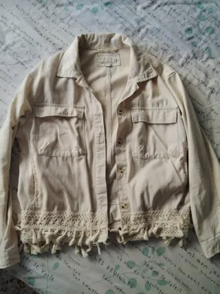 Cazadora Springfield beige con encaje