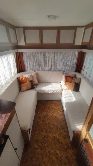 Caravana ligera con documentación