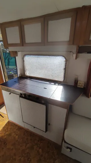 Caravana ligera con documentación