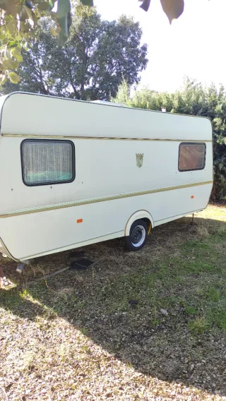 Caravana ligera con documentación