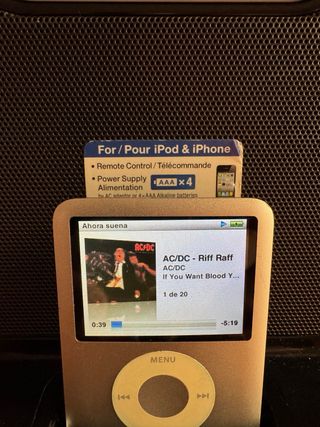 Apple iPod Nano 3gen 4GB + Dock Sony RDP-M5iP LEER