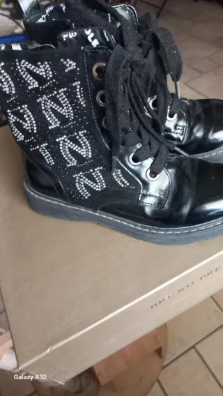 Stivaletti neri bimba con strass