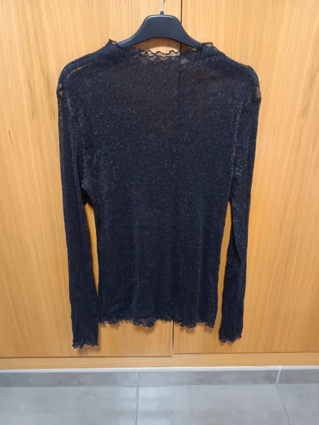 Top negro transparente con hilo plateado