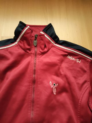 Chaqueta deportiva roja y negra. Talla 12 años