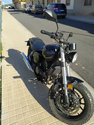 - Moto Custom 125cc. - Marca: Mitt Goes BD125