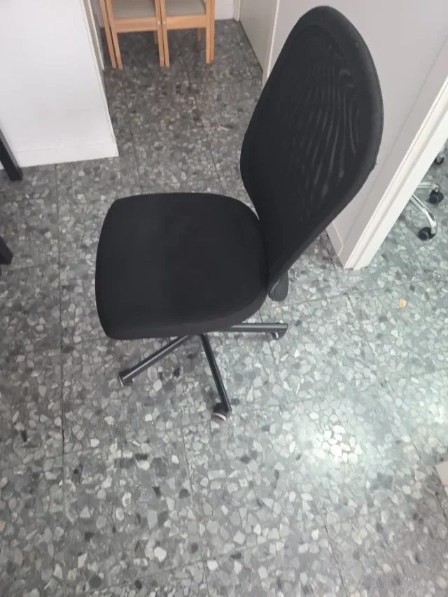 Silla de oficina negra