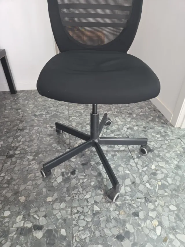 Silla de oficina negra