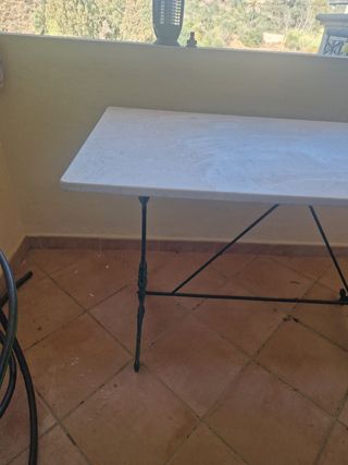 Mesa Exterior Mármol y Hierro