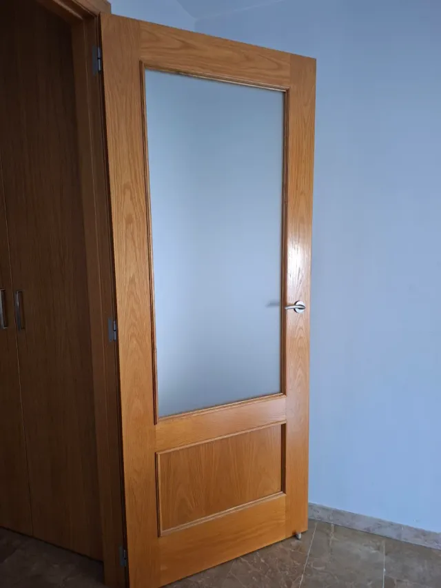 Puerta de comedor de madera
