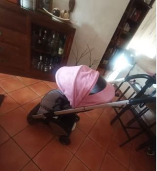 Bugaboo Ant rosa y gris con reposapiés