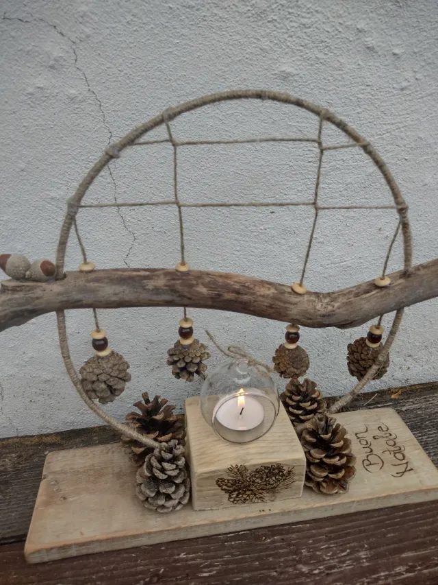 Decorazione Natalizia Legno e Pigne