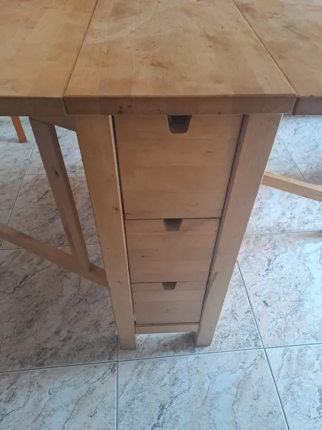Mesa plegable madera con cajones + 4 sillas