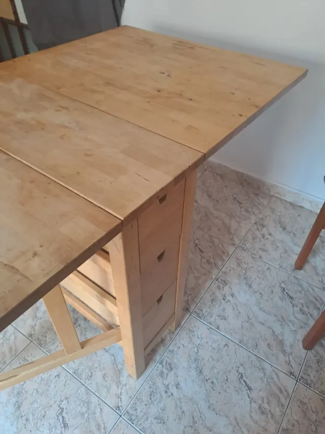 Mesa plegable madera con cajones + 4 sillas