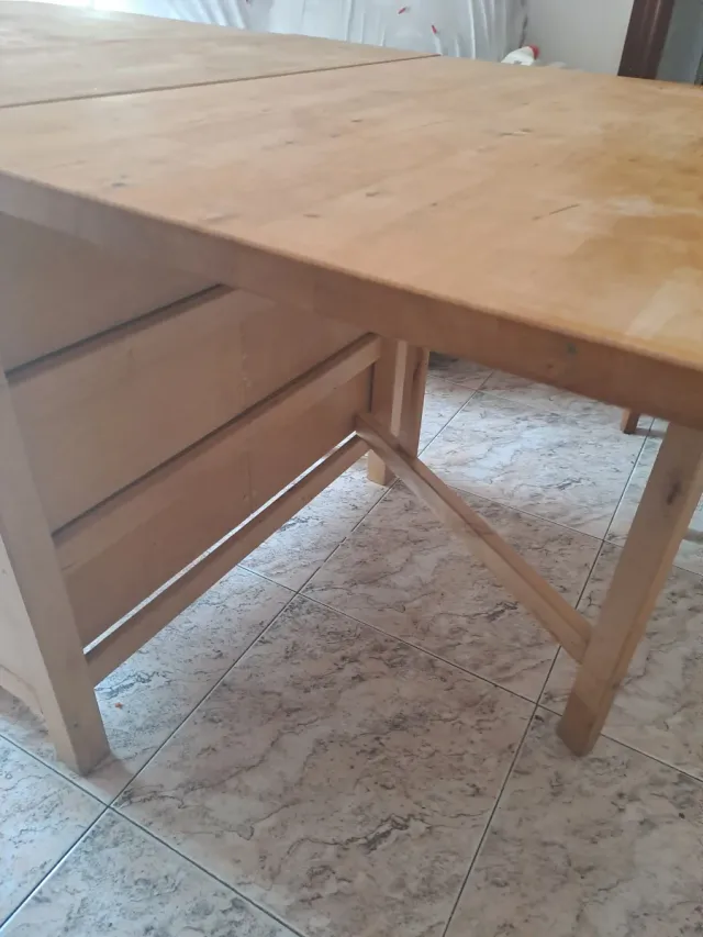 Mesa plegable madera con cajones + 4 sillas
