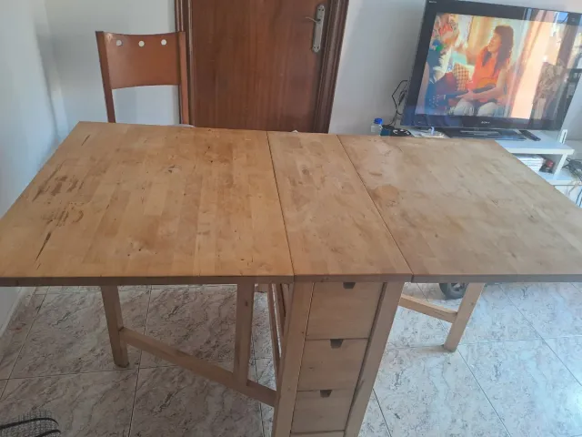 Mesa plegable madera con cajones + 4 sillas