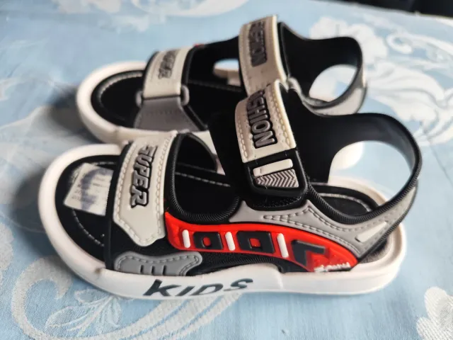 Sandalias Verano Niños Negro Blanco.