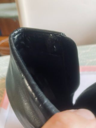 Scarpa donna in pelle nera con tacco