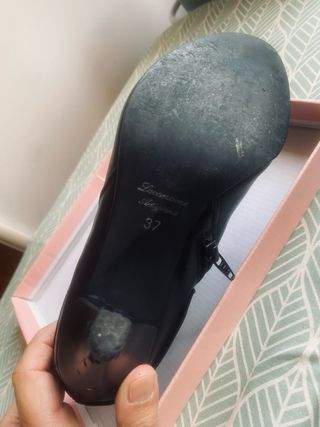 Scarpa donna in pelle nera con tacco