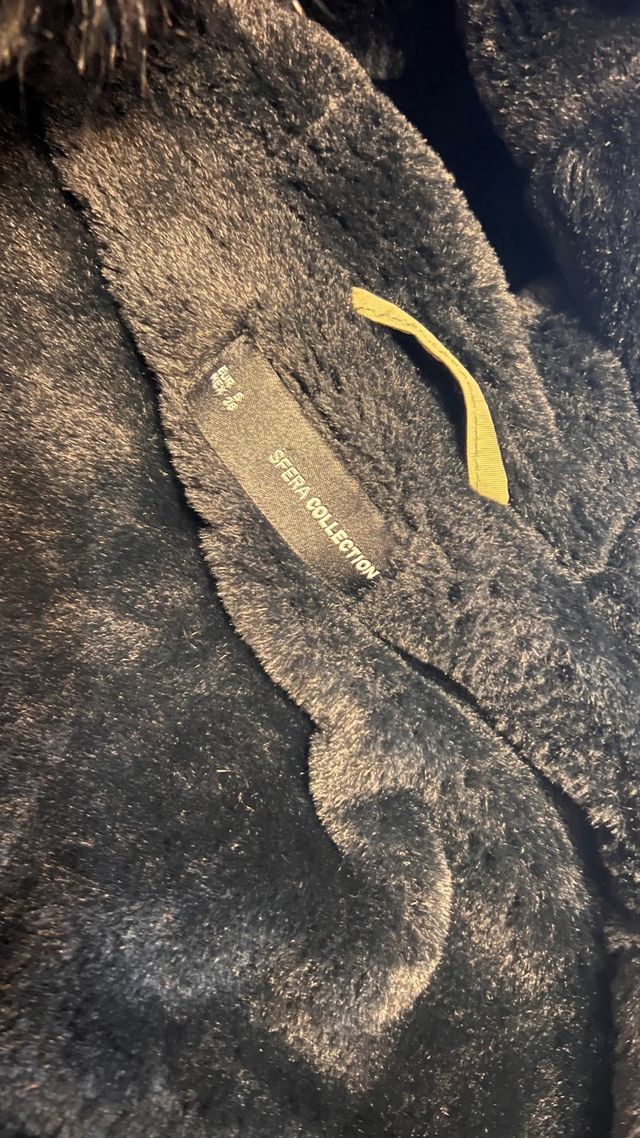 Abrigo verde con capucha de pelo