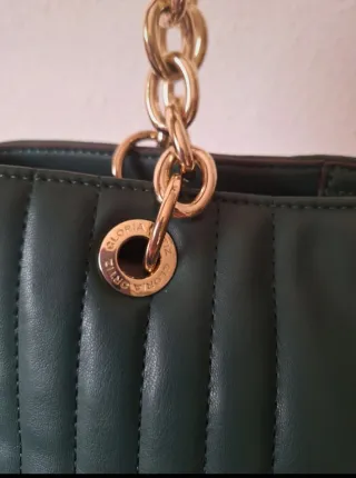 Bolso Gloria Ortiz verde con cadena dorada