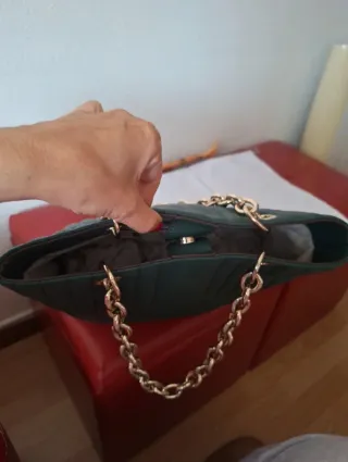Bolso Gloria Ortiz verde con cadena dorada
