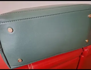 Bolso Gloria Ortiz verde con cadena dorada