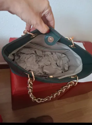 Bolso Gloria Ortiz verde con cadena dorada