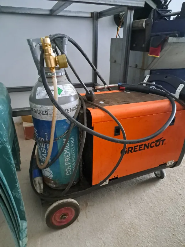 Soldadora Semiautomática MIG 250A