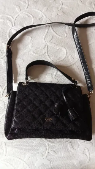 Bolso negro Guess