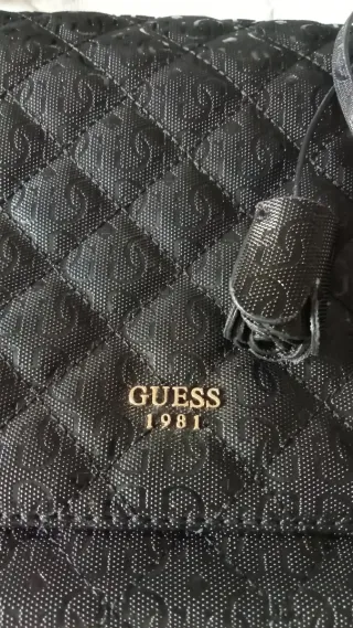 Bolso negro Guess
