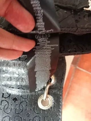 Bolso negro Guess