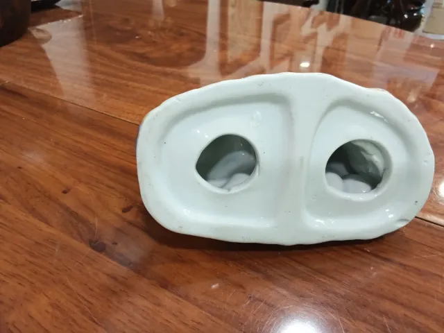 Figura de porcelana de dos niñas