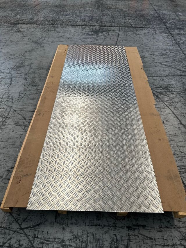 Chapa Aluminio Damero 2500x900mm 2mm