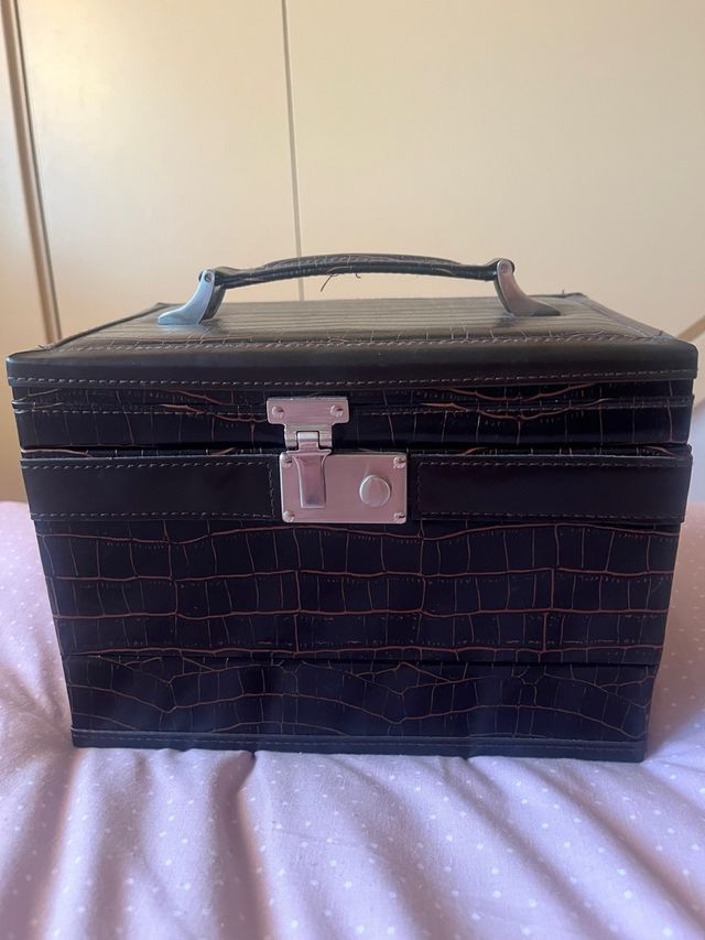 Joalheria imitação de couro de crocodilo