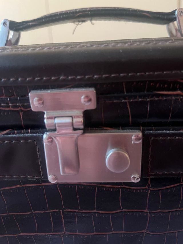 Joalheria imitação de couro de crocodilo