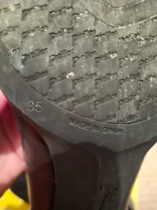 Zapatos de tacón de color negro