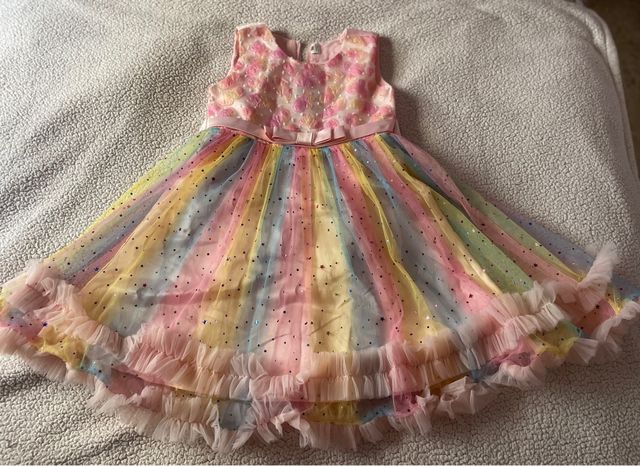 Vestido infantil multicolor con estrellas