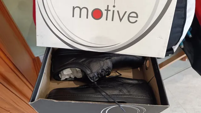 Zapatos de cuero negros talla 42