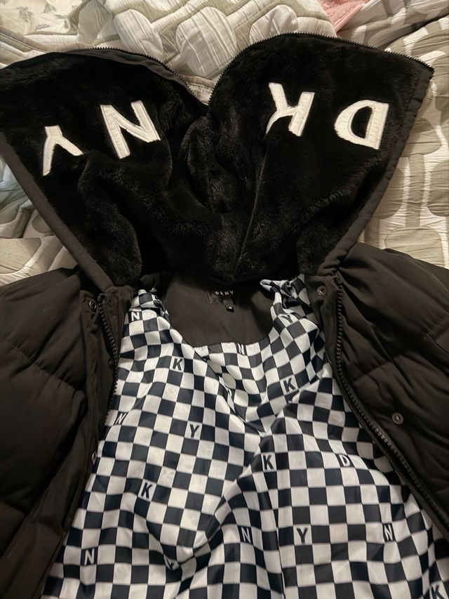 Chaqueta DKNY Negra con Capucha