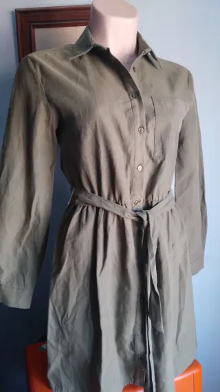 Vestido camisero Stradivarius verde oliva