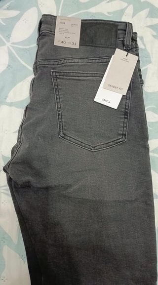 Pantalón vaquero MANGO