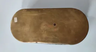 Bandeja  vintage de latón con asa decorada