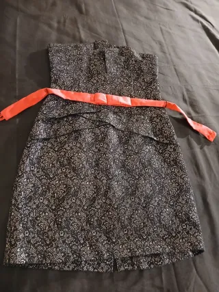 Vestido fiesta sin tirantes negro y plateado